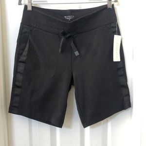 Athleta Metro Downtown 7” Shorts NWT